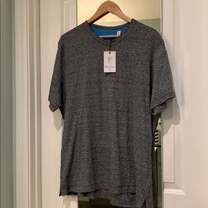 NWT Robert Graham Classic Fit V-Neck T-Shirt